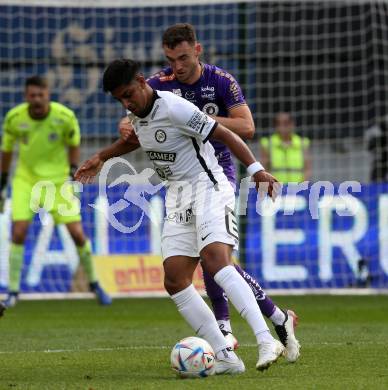 Fussball Bundesliga.  SK Austria Klagenfurt gegen SK Puntigamer Sturm Graz.   Andrew Irving,  (Klagenfurt), Manprit Sarkaria  (Graz). Klagenfurt, am 11.9..2022. 
Foto: Kuess

---
pressefotos, pressefotografie, kuess, qs, qspictures, sport, bild, bilder, bilddatenbank