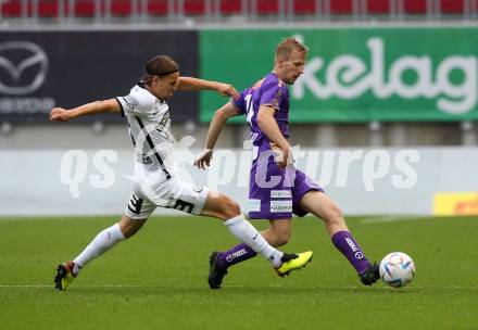 Fussball Bundesliga.  SK Austria Klagenfurt gegen SK Puntigamer Sturm Graz.  Christopher Cvetko,   (Klagenfurt),  Stefan Hierlaender  (Graz). Klagenfurt, am 11.9..2022. 
Foto: Kuess

---
pressefotos, pressefotografie, kuess, qs, qspictures, sport, bild, bilder, bilddatenbank