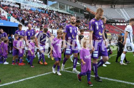 Fussball Bundesliga.  SK Austria Klagenfurt gegen SK Puntigamer Sturm Graz.   Christopher CVetko, Rico Benatelli (Klagenfurt). Klagenfurt, am 11.9..2022. 
Foto: Kuess

---
pressefotos, pressefotografie, kuess, qs, qspictures, sport, bild, bilder, bilddatenbank