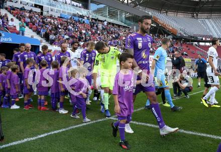 Fussball Bundesliga.  SK Austria Klagenfurt gegen SK Puntigamer Sturm Graz.   Markus Pink, Phillip Menzel (Klagenfurt). Klagenfurt, am 11.9..2022. 
Foto: Kuess

---
pressefotos, pressefotografie, kuess, qs, qspictures, sport, bild, bilder, bilddatenbank