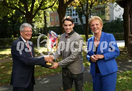 EBEL. Eishockey Bundesliga. KAC. Wahl zum Kaerntner Eishockey Superstar. Peter Kaiser, Lukas Haudum, Karin Bernhard. Klagenfurt, am 12.9.2021.
Foto: Kuess
www.qspictures.net

---
pressefotos, pressefotografie, kuess, qs, qspictures, sport, bild, bilder, bilddatenbank