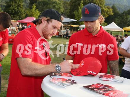 Eishockey Bundesliga. Pokaluebergabe durch Gemeinde Keutschach.   Johannes Bischofberger, Daniel Obersteiner. Keutschach, am 29.8.2022.
Foto: Kuess
---
pressefotos, pressefotografie, kuess, qs, qspictures, sport, bild, bilder, bilddatenbank