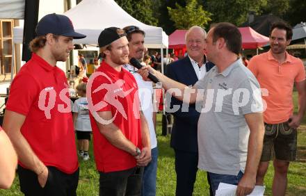 Eishockey Bundesliga. Pokaluebergabe durch Gemeinde Keutschach.    Daniel Obersteiner, Johannes Bischofberger. Keutschach, am 29.8.2022.
Foto: Kuess
---
pressefotos, pressefotografie, kuess, qs, qspictures, sport, bild, bilder, bilddatenbank