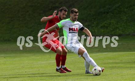Fussball. Kaerntner Liga. Atus Ferlach gegen SV Feldkirchen.   Martin Sustersic (Ferlach),    Raphael Regenfelder (Feldkirchen). Ferlach, 24.9.2022.
Foto: Kuess
---
pressefotos, pressefotografie, kuess, qs, qspictures, sport, bild, bilder, bilddatenbank