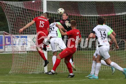 Fussball. Kaerntner Liga. Atus Ferlach gegen SV Feldkirchen.   Martin Posratschnig, Dejan Kern (Ferlach),  Andreas Tiffner, Dario Pick  (Feldkirchen). Ferlach, 24.9.2022.
Foto: Kuess
---
pressefotos, pressefotografie, kuess, qs, qspictures, sport, bild, bilder, bilddatenbank