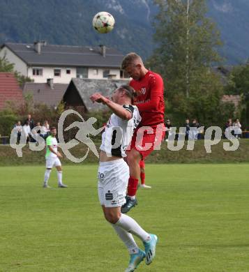 Fussball. Kaerntner Liga. Atus Ferlach gegen SV Feldkirchen.  Marjan Ogris-Martic  (Ferlach),   Sebastian Schmid (Feldkirchen). Ferlach, 24.9.2022.
Foto: Kuess
---
pressefotos, pressefotografie, kuess, qs, qspictures, sport, bild, bilder, bilddatenbank