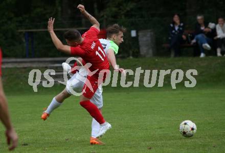 Fussball. Kaerntner Liga. Atus Ferlach gegen SV Feldkirchen.  Dominik Mak  (Ferlach),    Benjamin Lukas Kert (Feldkirchen). Ferlach, 24.9.2022.
Foto: Kuess
---
pressefotos, pressefotografie, kuess, qs, qspictures, sport, bild, bilder, bilddatenbank