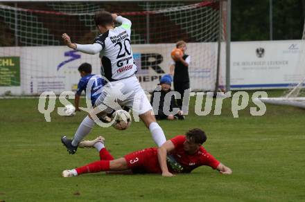 Fussball. Kaerntner Liga. Atus Ferlach gegen SV Feldkirchen.  Alexander Weiss  (Ferlach),    Nikola Pavicevic (Feldkirchen). Ferlach, 24.9.2022.
Foto: Kuess
---
pressefotos, pressefotografie, kuess, qs, qspictures, sport, bild, bilder, bilddatenbank