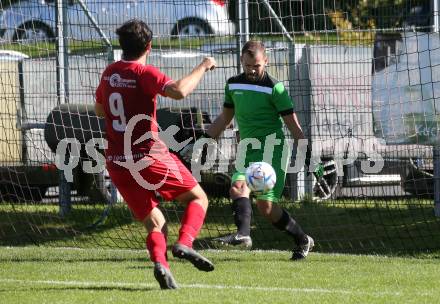 Fussball. 1. KLasse D. Sittersdorf gegen Rueckersdorf.   Michael Fasching (Sittersdorf),  David Writzl  (Rueckersdorf).  Sittersdorf, am 2.10.2022. 
Foto: Kuess
---
pressefotos, pressefotografie, kuess, qs, qspictures, sport, bild, bilder, bilddatenbank