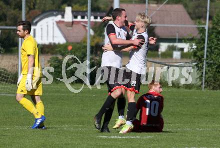 Fussball. 1. KLasse D. Sittersdorf gegen Rueckersdorf.   Torjubel Pascal Urch, Daniel Michael Rutnig,  (Sittersdorf).  Sittersdorf, am 2.10.2022. 
Foto: Kuess
---
pressefotos, pressefotografie, kuess, qs, qspictures, sport, bild, bilder, bilddatenbank