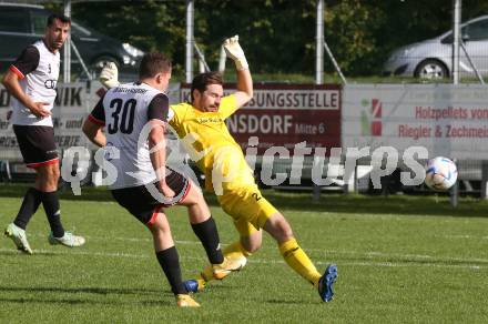 Fussball. 1. KLasse D. Sittersdorf gegen Rueckersdorf.   Patrick Schorli (Sittersdorf),  Manuel Omelko  (Rueckersdorf).  Sittersdorf, am 2.10.2022. 
Foto: Kuess
---
pressefotos, pressefotografie, kuess, qs, qspictures, sport, bild, bilder, bilddatenbank