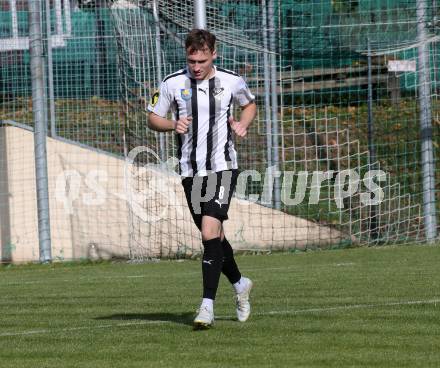 Fussball. Kaerntner Liga.  Bleiburg gegen ASK.  Marcel Florian Primozic  (Bleiburg).  Bleiburg,  am 2.10.2022. 
Foto: Kuess
---
pressefotos, pressefotografie, kuess, qs, qspictures, sport, bild, bilder, bilddatenbank