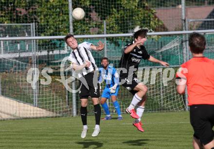 Fussball. Kaerntner Liga.  Bleiburg gegen ASK.  Marcel Florian Primozic  (Bleiburg),  Val Zaletel Cernos  (ASK).  Bleiburg,  am 2.10.2022. 
Foto: Kuess
---
pressefotos, pressefotografie, kuess, qs, qspictures, sport, bild, bilder, bilddatenbank