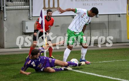 Fussball Bundesliga. SK Austria Klagenfurt gegen SC Austria Lustenau.  Andrew Irving,  (Klagenfurt), Adriel Tadeu Ferreira Da Silva (Lustenau). Klagenfurt, am 8.10.2022.
Foto: Kuess
---
pressefotos, pressefotografie, kuess, qs, qspictures, sport, bild, bilder, bilddatenbank