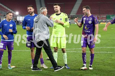 Fussball Bundesliga. SK Austria Klagenfurt gegen SC Austria Lustenau.  Trainer Peter Pacult, Markus Pink, Phillip Menzel, Andrew Irving (Klagenfurt). Klagenfurt, am 8.10.2022.
Foto: Kuess
---
pressefotos, pressefotografie, kuess, qs, qspictures, sport, bild, bilder, bilddatenbank