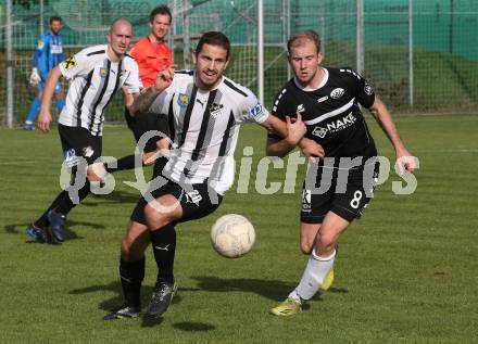 Fussball. Kaerntner Liga.  Bleiburg gegen ASK.  Grega Klaric  (Bleiburg),  Marko Mrsic  (ASK).  Bleiburg,  am 2.10.2022. 
Foto: Kuess
---
pressefotos, pressefotografie, kuess, qs, qspictures, sport, bild, bilder, bilddatenbank