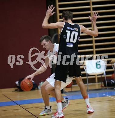 Basketball 2. Liga 2022/2023. Grunddurchgang 1. Runde.  KOS Celovec gegen  RAIDERS Tirol.   Andi Smrtnik (KOS),  Thomas Pirchner (Tirol). Klagenfurt, am 8.10.2022.
Foto: Kuess
www.qspictures.net
---
pressefotos, pressefotografie, kuess, qs, qspictures, sport, bild, bilder, bilddatenbank