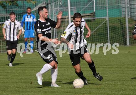 Fussball. Kaerntner Liga.  Bleiburg gegen ASK.  Grega Klaric  (Bleiburg),  Mario Antunovic  (ASK).  Bleiburg,  am 2.10.2022. 
Foto: Kuess
---
pressefotos, pressefotografie, kuess, qs, qspictures, sport, bild, bilder, bilddatenbank