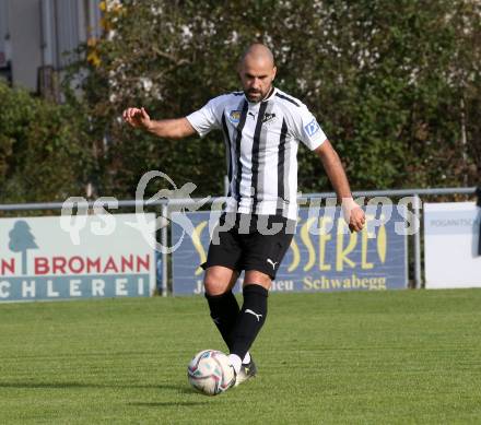 Fussball. Kaerntner Liga.  Bleiburg gegen ASK. Lovro Plimon   (Bleiburg).  Bleiburg,  am 2.10.2022. 
Foto: Kuess
---
pressefotos, pressefotografie, kuess, qs, qspictures, sport, bild, bilder, bilddatenbank