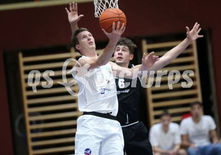 Basketball 2. Liga 2022/2023. Grunddurchgang 1. Runde.  KOS Celovec gegen  RAIDERS Tirol.   Andi Smrtnik (KOS), Rico Hupfauf  (Tirol). Klagenfurt, am 8.10.2022.
Foto: Kuess
www.qspictures.net
---
pressefotos, pressefotografie, kuess, qs, qspictures, sport, bild, bilder, bilddatenbank