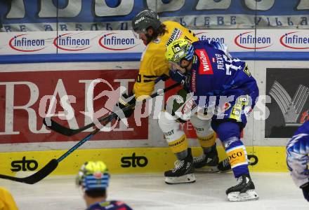 EBEL. Eishockey Bundesliga. VSV gegen HC Pustertal Woelfe.  Felix Maxa, (VSV),  Marc-Olivier Roy  (Pustertal). Villach, am 14.10.2022.
Foto: Kuess
www.qspictures.net
---
pressefotos, pressefotografie, kuess, qs, qspictures, sport, bild, bilder, bilddatenbank