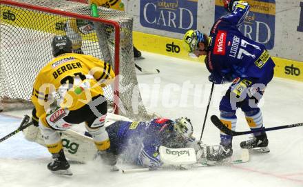 EBEL. Eishockey Bundesliga. VSV gegen HC Pustertal Woelfe.  Jean Philippe Lamoureux, Philipp Lindner, (VSV),  Simon Berger  (Pustertal). Villach, am 14.10.2022.
Foto: Kuess
www.qspictures.net
---
pressefotos, pressefotografie, kuess, qs, qspictures, sport, bild, bilder, bilddatenbank