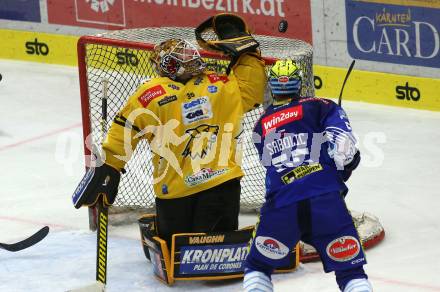 EBEL. Eishockey Bundesliga. VSV gegen HC Pustertal Woelfe. Robert Sabolic,  (VSV),   Tomas Joshua Sholl  (Pustertal). Villach, am 14.10.2022.
Foto: Kuess
www.qspictures.net
---
pressefotos, pressefotografie, kuess, qs, qspictures, sport, bild, bilder, bilddatenbank