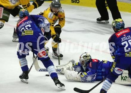 EBEL. Eishockey Bundesliga. VSV gegen HC Pustertal Woelfe.  Dominik Grafenthin, Jean Philippe Lamoureux,  (VSV),  Dante Hannoun (Pustertal). Villach, am 14.10.2022.
Foto: Kuess
www.qspictures.net
---
pressefotos, pressefotografie, kuess, qs, qspictures, sport, bild, bilder, bilddatenbank