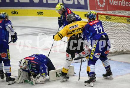 EBEL. Eishockey Bundesliga. VSV gegen HC Pustertal Woelfe. Jean Philippe Lamoreux,Arturs Kulda,  (VSV), Raphael Andergassen   (Pustertal). Villach, am 14.10.2022.
Foto: Kuess
www.qspictures.net
---
pressefotos, pressefotografie, kuess, qs, qspictures, sport, bild, bilder, bilddatenbank