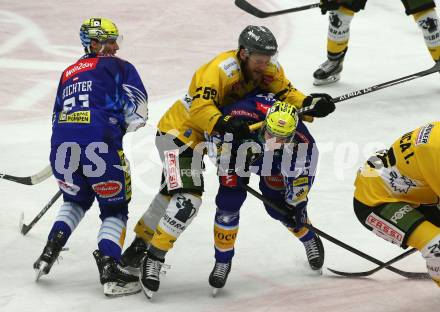 EBEL. Eishockey Bundesliga. VSV gegen HC Pustertal Woelfe.  Felix Maxa, Marco Richter, (VSV), Daniel Glira   (Pustertal). Villach, am 14.10.2022.
Foto: Kuess
www.qspictures.net
---
pressefotos, pressefotografie, kuess, qs, qspictures, sport, bild, bilder, bilddatenbank