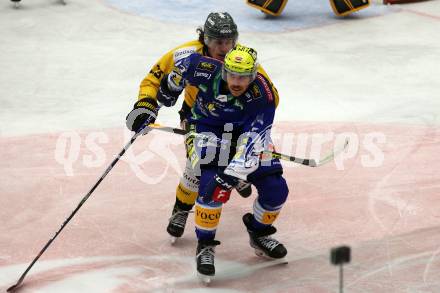 EBEL. Eishockey Bundesliga. VSV gegen HC Pustertal Woelfe.  Chris Collins,  (VSV),   Morten Metz Jensen (Pustertal). Villach, am 14.10.2022.
Foto: Kuess
www.qspictures.net
---
pressefotos, pressefotografie, kuess, qs, qspictures, sport, bild, bilder, bilddatenbank