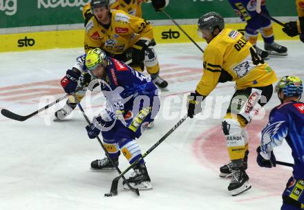 EBEL. Eishockey Bundesliga. VSV gegen HC Pustertal Woelfe.  Robert Sabolic, (VSV),   Ivan Deluca  (Pustertal). Villach, am 14.10.2022.
Foto: Kuess
www.qspictures.net
---
pressefotos, pressefotografie, kuess, qs, qspictures, sport, bild, bilder, bilddatenbank