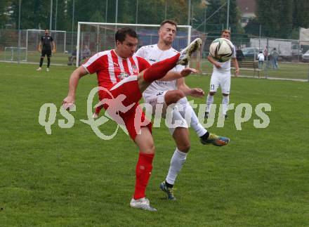 Fussball. Kaerntner Liga.  KAC gegen Atus Ferlach.   David Graefischer (KAC),  Erwin Bajric  (Ferlach).  Klagenfurt,  am 15.10.2022. 
Foto: Kuess
---
pressefotos, pressefotografie, kuess, qs, qspictures, sport, bild, bilder, bilddatenbank