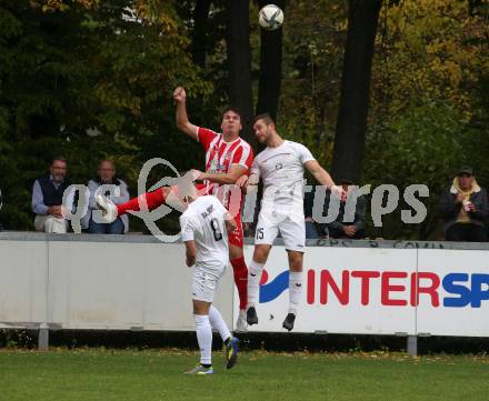 Fussball. Kaerntner Liga.  KAC gegen Atus Ferlach.  David Graefischer  (KAC),   Martin Posratschnig (Ferlach).  Klagenfurt,  am 15.10.2022. 
Foto: Kuess
---
pressefotos, pressefotografie, kuess, qs, qspictures, sport, bild, bilder, bilddatenbank