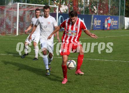 Fussball. Kaerntner Liga.  KAC gegen Atus Ferlach.  Jakob Orgonyi  (KAC),  Erwin Bajric  (Ferlach).  Klagenfurt,  am 15.10.2022. 
Foto: Kuess
---
pressefotos, pressefotografie, kuess, qs, qspictures, sport, bild, bilder, bilddatenbank