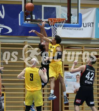 Basketball 2. Liga 2022/2023. Grunddurchgang 2. Runde.  Woerthersee Piraten gegen  Mattersburg Rocks.   Marcus Holyfield (Piraten),  Tobias Winkler (Mattersburg). Klagenfurt, am 15.10.2022.
Foto: Kuess
www.qspictures.net
---
pressefotos, pressefotografie, kuess, qs, qspictures, sport, bild, bilder, bilddatenbank