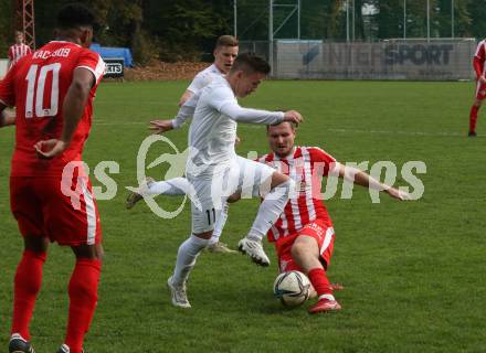 Fussball. Kaerntner Liga.  KAC gegen Atus Ferlach.  Ingo Mailaender   (KAC),  Dominik Mak  (Ferlach).  Klagenfurt,  am 15.10.2022. 
Foto: Kuess
---
pressefotos, pressefotografie, kuess, qs, qspictures, sport, bild, bilder, bilddatenbank