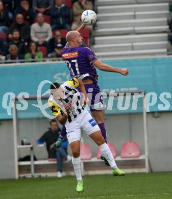 Fussball Bundesliga. SK Austria Klagenfurt gegen LASK   Nicolas Wimmer (Klagenfurt),  Marin Ljubicic (LASK). Klagenfurt, am 15.10.2022.
Foto: Kuess
---
pressefotos, pressefotografie, kuess, qs, qspictures, sport, bild, bilder, bilddatenbank