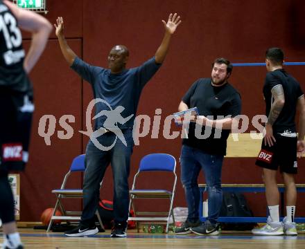 Basketball 2. Liga 2022/2023. Grunddurchgang 2. Runde.  Woerthersee Piraten gegen  Mattersburg Rocks.   Trainer James Williams (Mattersburg). Klagenfurt, am 15.10.2022.
Foto: Kuess
www.qspictures.net
---
pressefotos, pressefotografie, kuess, qs, qspictures, sport, bild, bilder, bilddatenbank