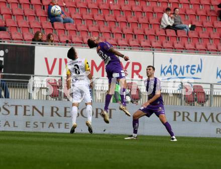 Fussball Bundesliga. SK Austria Klagenfurt gegen LASK   Markus Pink (Klagenfurt),  Peter Michorl (LASK). Klagenfurt, am 15.10.2022.
Foto: Kuess
---
pressefotos, pressefotografie, kuess, qs, qspictures, sport, bild, bilder, bilddatenbank