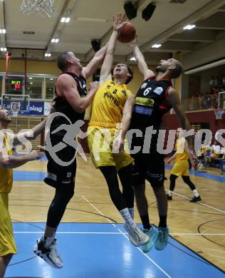 Basketball 2. Liga 2022/2023. Grunddurchgang 2. Runde.  Woerthersee Piraten gegen  Mattersburg Rocks.  Felix Leindecker  (Piraten), Corey Hallett, Dominik Alturban  (Mattersburg). Klagenfurt, am 15.10.2022.
Foto: Kuess
www.qspictures.net
---
pressefotos, pressefotografie, kuess, qs, qspictures, sport, bild, bilder, bilddatenbank