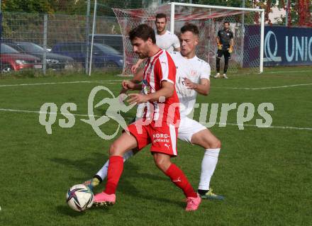 Fussball. Kaerntner Liga.  KAC gegen Atus Ferlach.  Jakob Orgonyi  (KAC),  Erwin Bajric  (Ferlach).  Klagenfurt,  am 15.10.2022. 
Foto: Kuess
---
pressefotos, pressefotografie, kuess, qs, qspictures, sport, bild, bilder, bilddatenbank