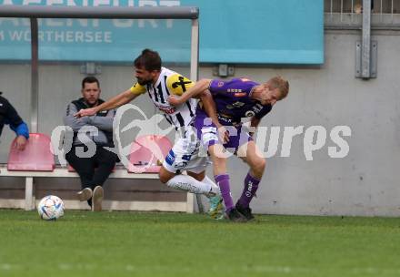 Fussball Bundesliga. SK Austria Klagenfurt gegen LASK   Christopher Brian Cvetko (Klagenfurt),  Filip Stojkovic (LASK). Klagenfurt, am 15.10.2022.
Foto: Kuess
---
pressefotos, pressefotografie, kuess, qs, qspictures, sport, bild, bilder, bilddatenbank