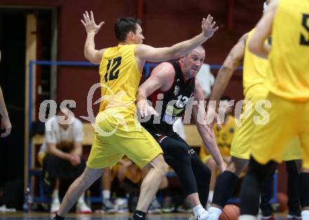 Basketball 2. Liga 2022/2023. Grunddurchgang 2. Runde.  Woerthersee Piraten gegen  Mattersburg Rocks.  Jan-Arne Apschner (Piraten), Corey Hallett  (Mattersburg). Klagenfurt, am 15.10.2022.
Foto: Kuess
www.qspictures.net
---
pressefotos, pressefotografie, kuess, qs, qspictures, sport, bild, bilder, bilddatenbank