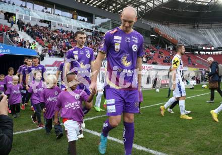 Fussball Bundesliga. SK Austria Klagenfurt gegen LASK   Nicolas Wimmer, Andrew Irving (Klagenfurt). Klagenfurt, am 15.10.2022.
Foto: Kuess
---
pressefotos, pressefotografie, kuess, qs, qspictures, sport, bild, bilder, bilddatenbank