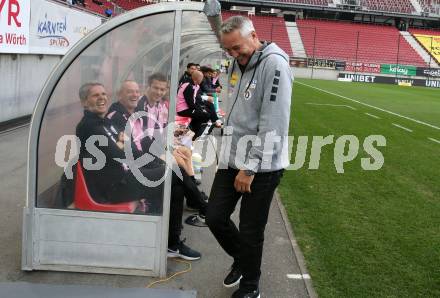 Fussball Bundesliga. SK Austria Klagenfurt gegen LASK   Trainer Dietmar Kuehbauer, (Klagenfurt),  Trainer Peter Pacult (LASK). Klagenfurt, am 15.10.2022.
Foto: Kuess
---
pressefotos, pressefotografie, kuess, qs, qspictures, sport, bild, bilder, bilddatenbank