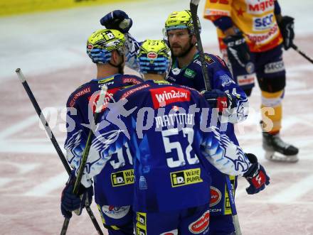 EBEL. Eishockey Bundesliga. EC VSV gegen Migross Supermercati Asiago Hockey.  Torjubel Andrew Desjardins, Nicolas Rivett-Mattinen, Blaz Tomazevic (VSV). Villach, am 18.10.2022.
Foto: Kuess
www.qspictures.net
---
pressefotos, pressefotografie, kuess, qs, qspictures, sport, bild, bilder, bilddatenbank