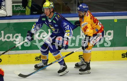 EBEL. Eishockey Bundesliga. EC VSV gegen Migross Supermercati Asiago Hockey.  Philipp Lindner, (VSV),   Jose Antonio Magnabosco Aguirre  (Asiago). Villach, am 18.10.2022.
Foto: Kuess
www.qspictures.net
---
pressefotos, pressefotografie, kuess, qs, qspictures, sport, bild, bilder, bilddatenbank