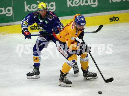 EBEL. Eishockey Bundesliga. EC VSV gegen Migross Supermercati Asiago Hockey.  Robert Sabolic, (VSV),  Gregorio Gios  (Asiago). Villach, am 18.10.2022.
Foto: Kuess
www.qspictures.net
---
pressefotos, pressefotografie, kuess, qs, qspictures, sport, bild, bilder, bilddatenbank