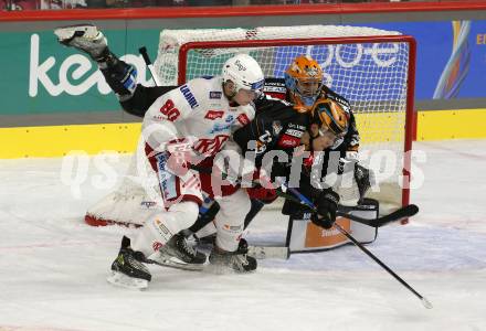EBEL. Eishockey Bundesliga. EC KAC gegen  Steinbach Black Wings Linz 1992. Nikolaus Kraus,  (KAC),  Patrick Soellinger   (Black Wings). Klagenfurt, am 21.10.2022.
Foto: Kuess
www.qspictures.net
---
pressefotos, pressefotografie, kuess, qs, qspictures, sport, bild, bilder, bilddatenbank
